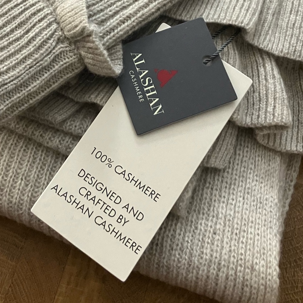Grey Cashmere Scarf and Beanie Set - Picture 3 of 3